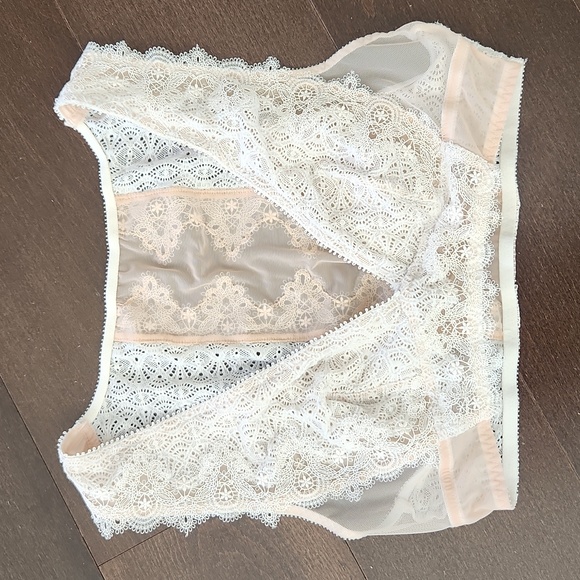 Victoria Secret Lace Tank Bra - Picture 1 of 7